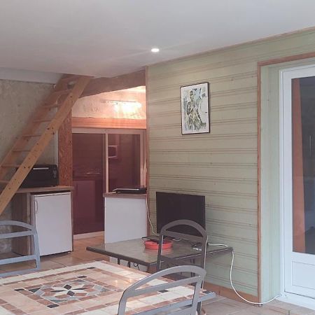 Gite Cosy, Sur Jardin, Terrasse Privee, Parking Au Calme En Rdc Gémozac Kültér fotó