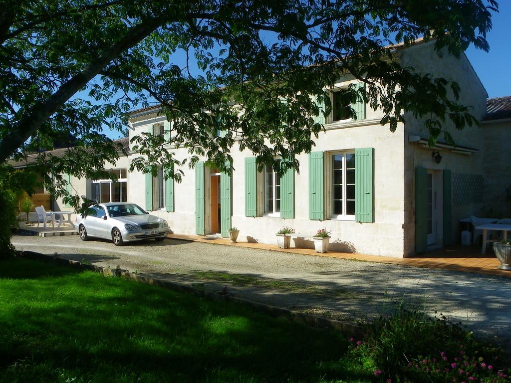Gite Cosy, Sur Jardin, Terrasse Privee, Parking Au Calme En Rdc Gémozac Kültér fotó