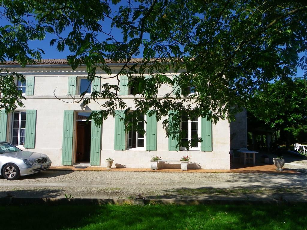 Gite Cosy, Sur Jardin, Terrasse Privee, Parking Au Calme En Rdc Gémozac Kültér fotó