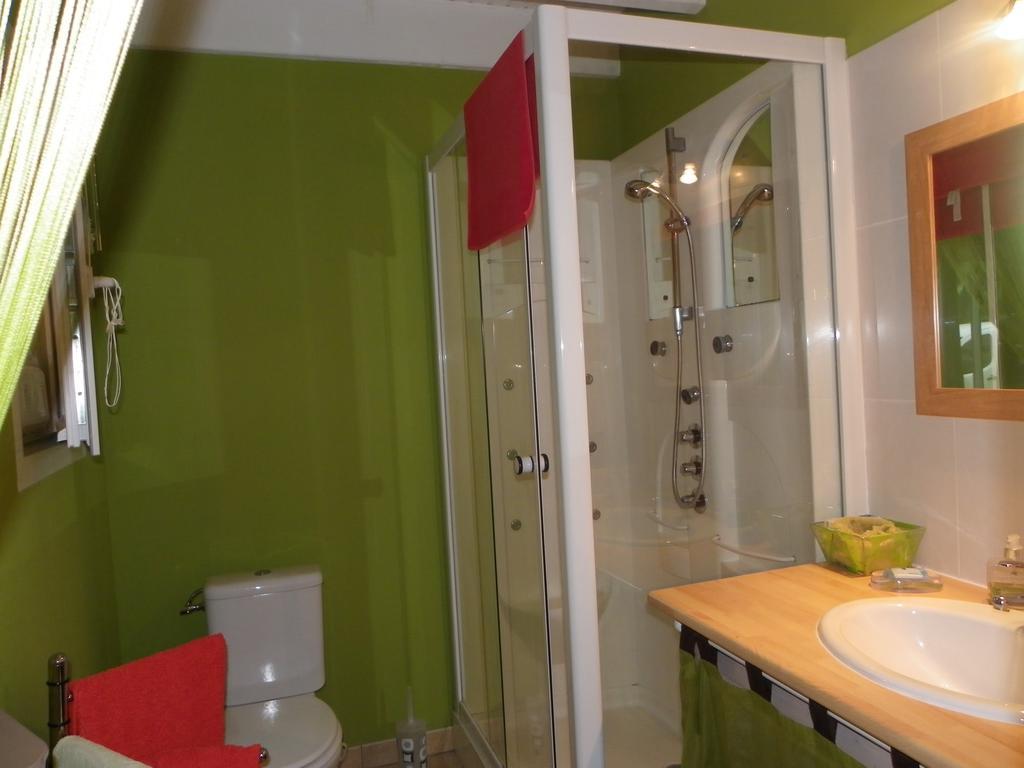 Gite Cosy, Sur Jardin, Terrasse Privee, Parking Au Calme En Rdc Gémozac Kültér fotó